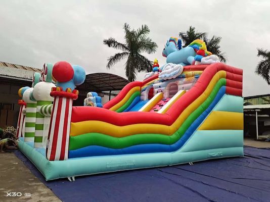 Kuda Pelangi Dua Saluran Paralel Slide Inflatable Dengan Pilar Bentuk Permen