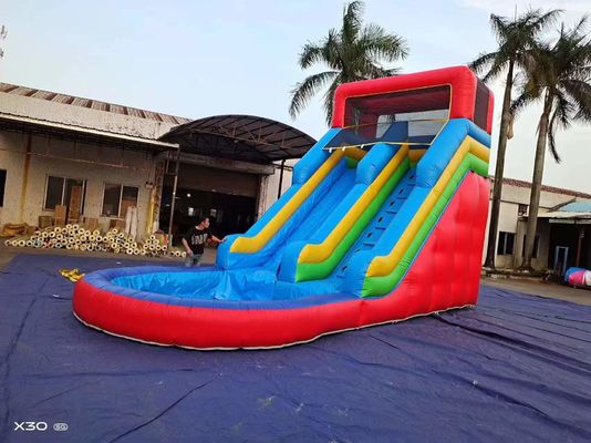 Slide Air Panas Musim Panas Biru Oranye dengan Kolam Renang