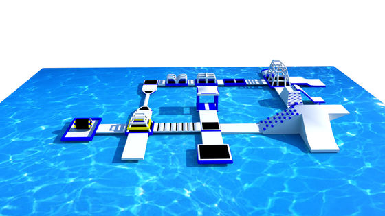 PVC Tarpaulin Penghalang Inflatable Course Taman Air Biru Dan Putih Disesuaikan
