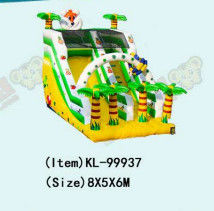 Slide Inflatable Kuning Dan Hijau Dengan Tema Tropis Dan Dekorasi Pohon Sawit