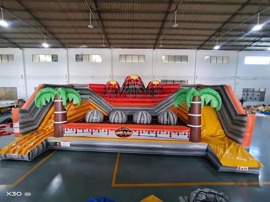 Perjuangan Gunung Berapi Berbahaya Permainan Inflatable Outdoor Dengan Pohon Sawit